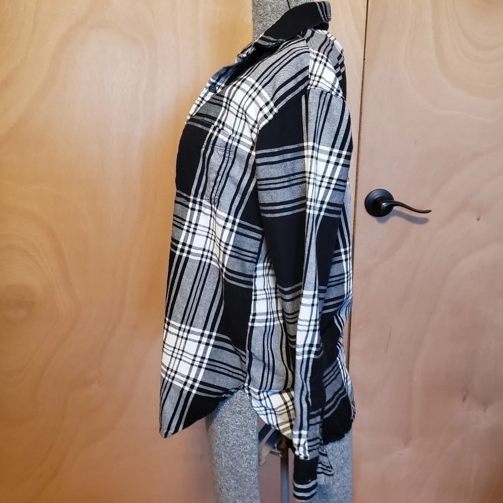 BLACK Flannel - Picture 2 of 2